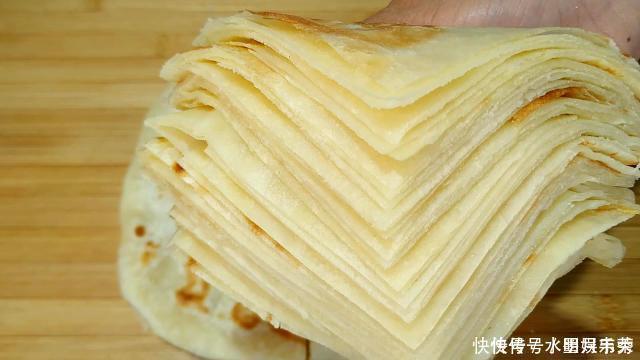 烙饼为什么发干发硬大多人以为用开水烫面,抹很多油,其实都错
