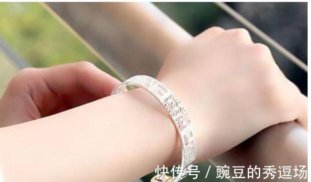 戒指|身上不喜欢佩戴手表,戒指等饰品的人,都有怎样的心理?