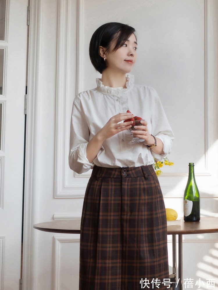 下图|春天还是穿衬衫、针织开衫最优雅,搭配阔腿裤、牛仔裤高级又时髦