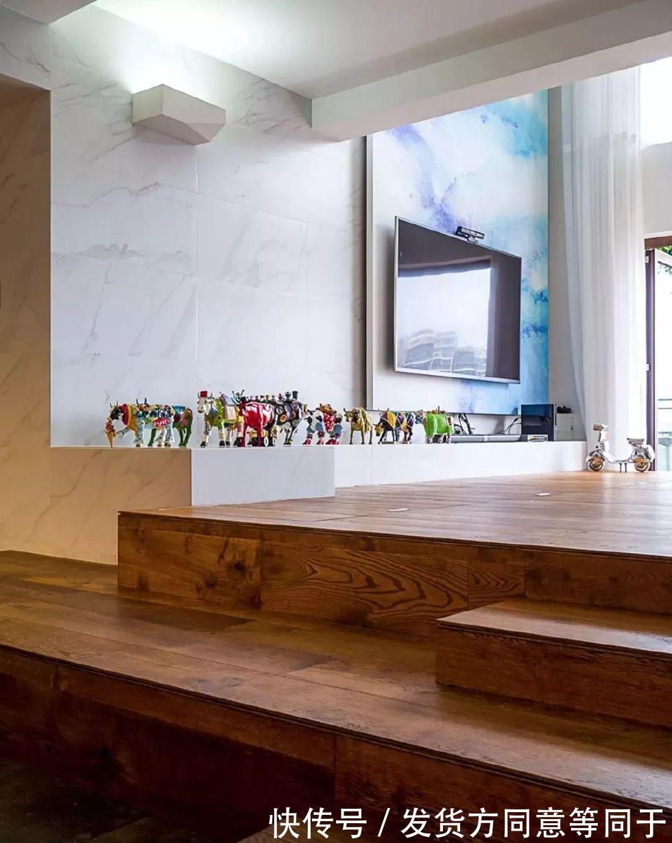 地板|老公不顾反对在地板下养鱼，老婆气到哭，半年后回到家彻底懵了