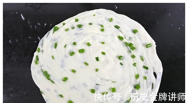 剂子|葱油饼好吃有诀窍，层层酥脆，做法简单，2分钟烙一张，百吃不厌