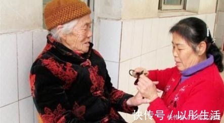 王添彩|丈夫女儿早逝，她吃咸菜度日、捡废品为生，死后遗产近百万