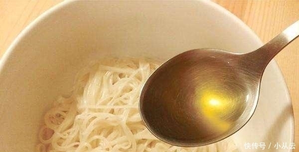 这种“油果子”,烂在地上的也有人要,碾压打磨,成品上百元一斤