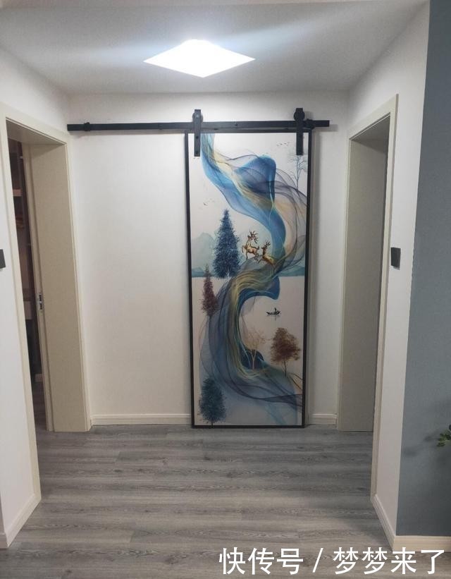 家具|看她家极简装修,全屋舍弃吊顶,电视墙不做造型,还没家具很漂亮