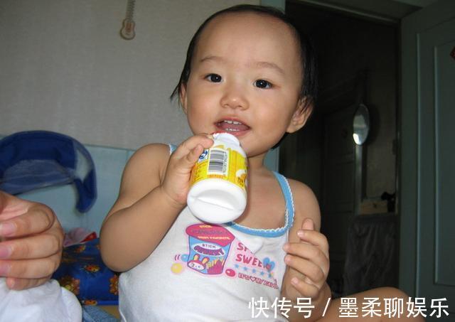 父母|吃一次相当于吃1个塑料袋,医生许多父母还纵容娃吃,无知!