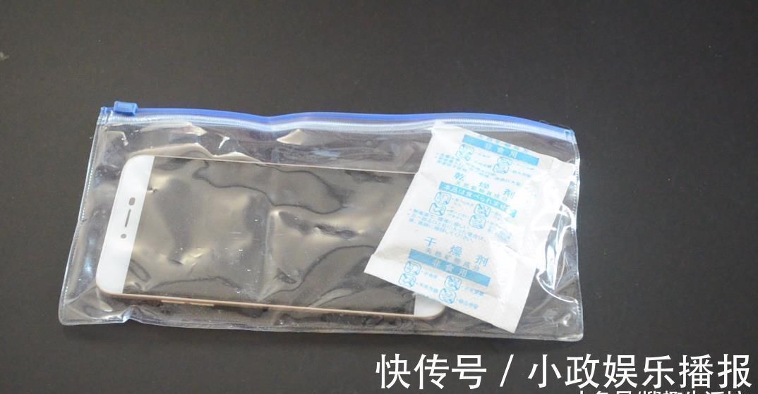 食品袋里的干燥剂别扔了, 它的这3个妙用, 解决了很多家庭的烦恼