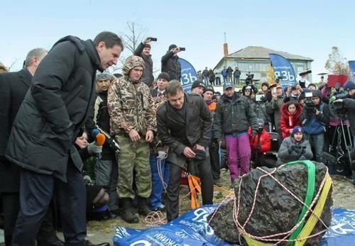 警报 俄罗斯著名陨石玻璃罩突然自动升起引发警报,陨石要“返回”太空