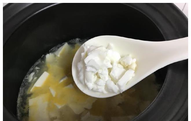 补钙|豆腐加入这两样,鲜美入味还补钙,营养丰富易吸收,孩子要常吃