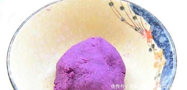 女神节,做一盘桃花酥送给妈妈,颜值高又美味,网友:女儿真贴心