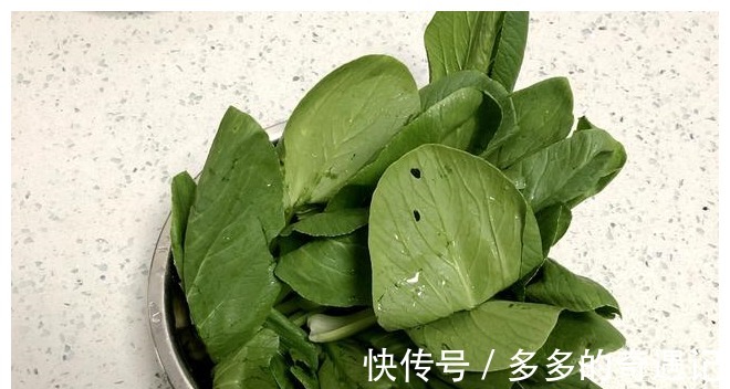 香菇|秋天遇到这种小油菜别错过，北方农村才卖1元1斤，鲜嫩水灵正当！