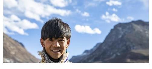 聯(lián)合國大會|十年寒窗不如一網(wǎng)紅，丁真從素人到聯(lián)合國大會，靠的是純樸