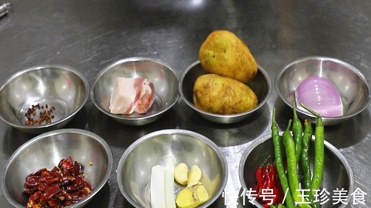 豆瓣酱|为什么大厨做的干锅土豆片干香软糯？原来少了这一步，今天就试试