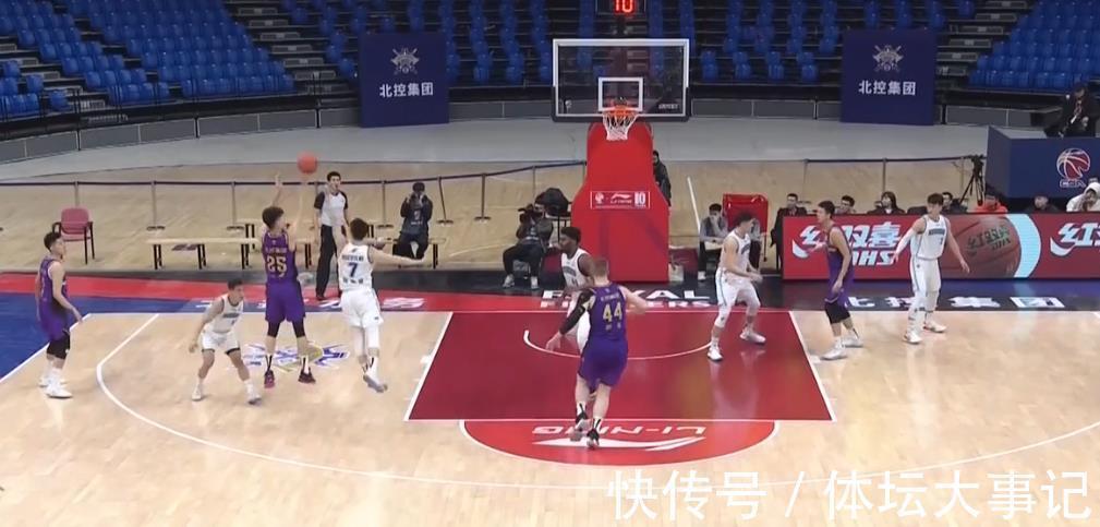 八一旧将|领先14分!马布里破解青岛队,八一旧将拿下14+6,威尔斯10中1