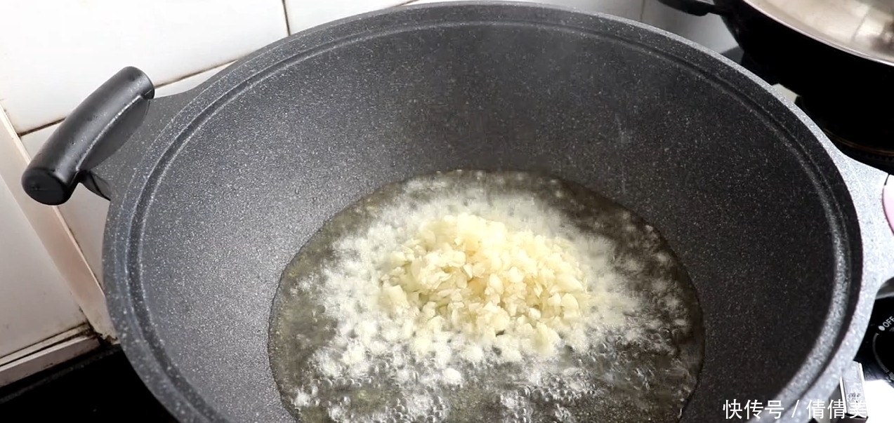 金针菇最好吃的做法,香辣过瘾,好吃又下饭