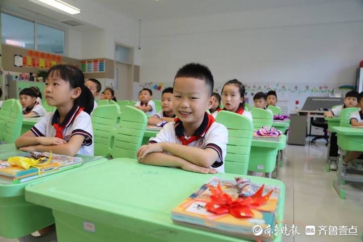 强国|授田英才学园：手绘板报勾勒出老师们无言的守护