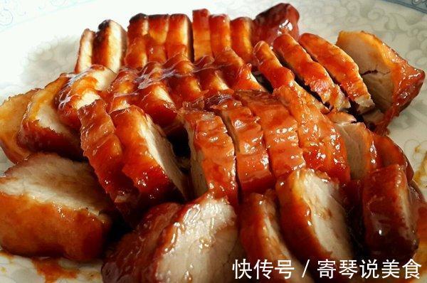 整块五花肉丢进电饭煲,不放油不加水,30分钟出锅,好吃到舔盘