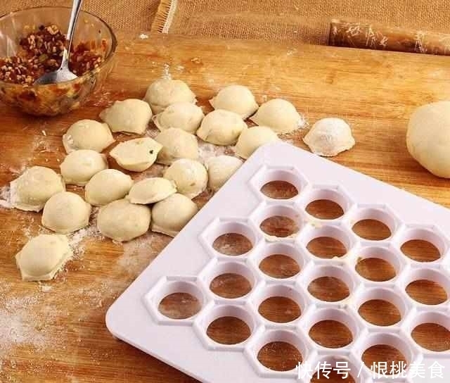 饺子|煮饺子总是破皮?教你一招,煮出来的饺子永远不破皮!