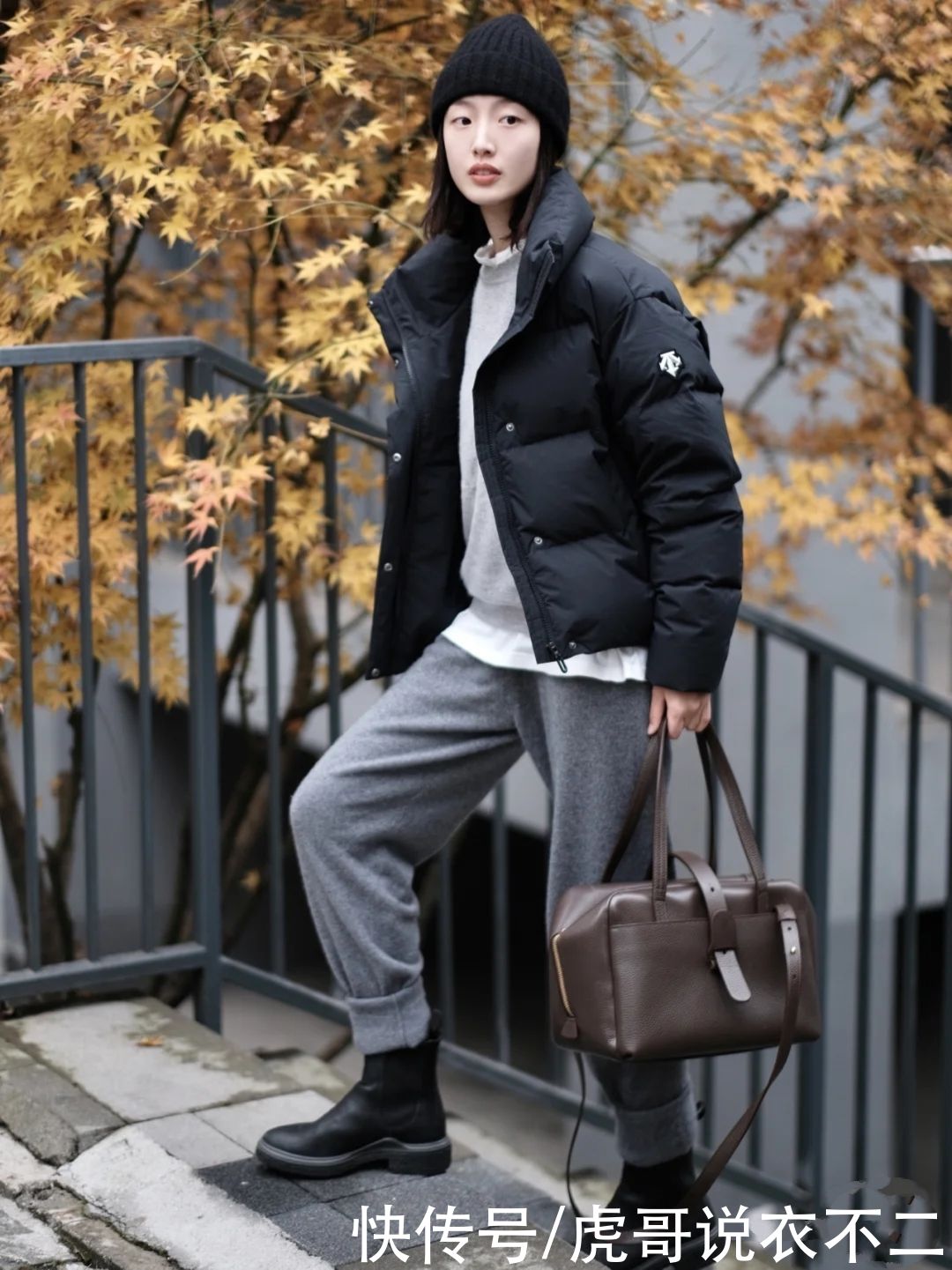 身高161的她，轻松将羽绒服穿得高挑又大气，原来全靠这3招