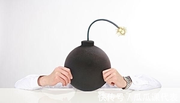 手办|60岁日本宅男被价值千万的手办压死,网友:贫穷限制了我的想象