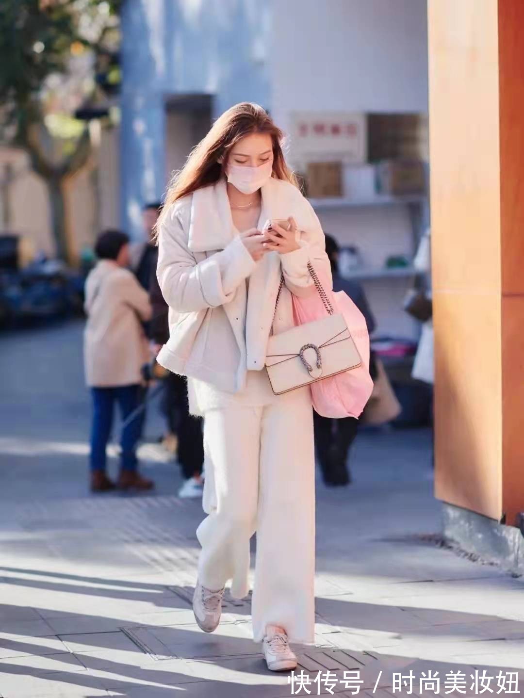 版型 看看上海街拍“高质量打扮”,不刻意、不做作,显气质又高级