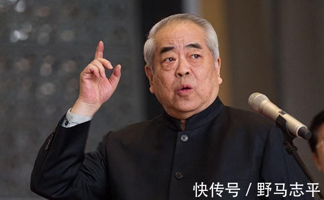 范曾|范曾书法，远胜启功书法网友看看落款