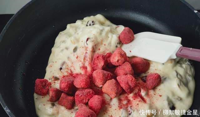 教你做草莓雪花酥,看一遍就会,今年过年不买糖果喽