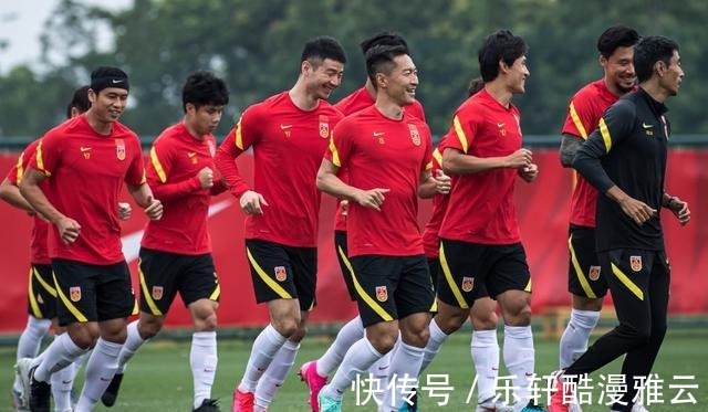 马加特|国足训练量增加,李霄鹏带来“新伙伴”,引发球迷们热议!