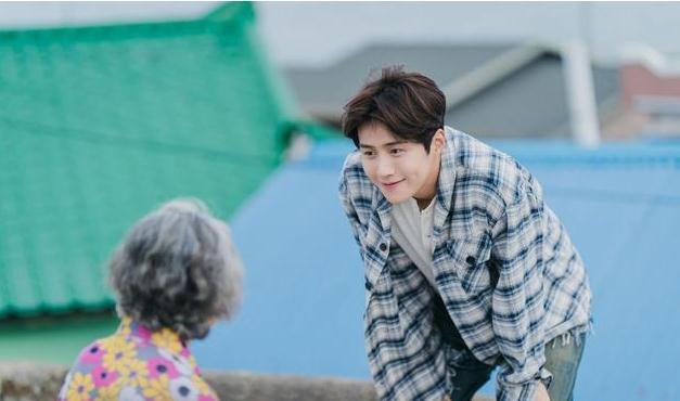 回看《海岸村恰恰恰》的多个配角，浓浓的人情味下引发共鸣