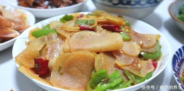 油麦菜|一家四口的午餐,竟在朋友圈火了,荤素搭配,网友饿了,求蹭饭!