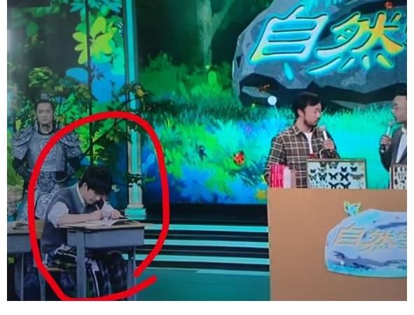 大张伟|《天天向上》中大张伟怎么可以做这种事情呢?网友:太像了