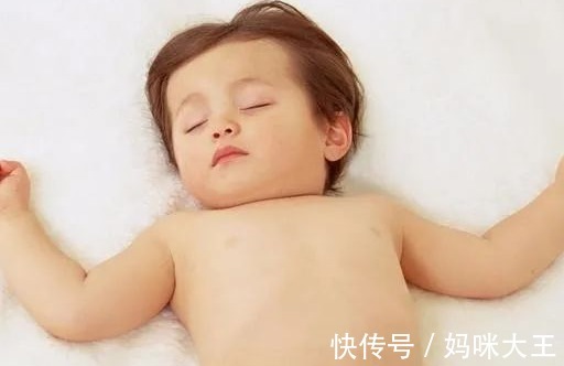 奶奶|从小跟着奶奶睡，和跟着姥姥睡，孩子长大有啥差别？两个方面明显