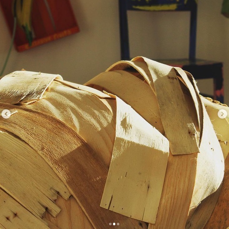 巨人国!她画油画,他做雕塑,这对艺术情侣直接建了一个“巨人国”