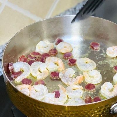 米饭|这样的食材超丰富的腊肠荷叶饭你能吃多少？