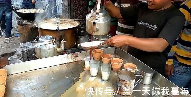 印度|印度大哥卖奶茶，一杯5元1天能卖1000杯，我国小伙你杯子咋洗的