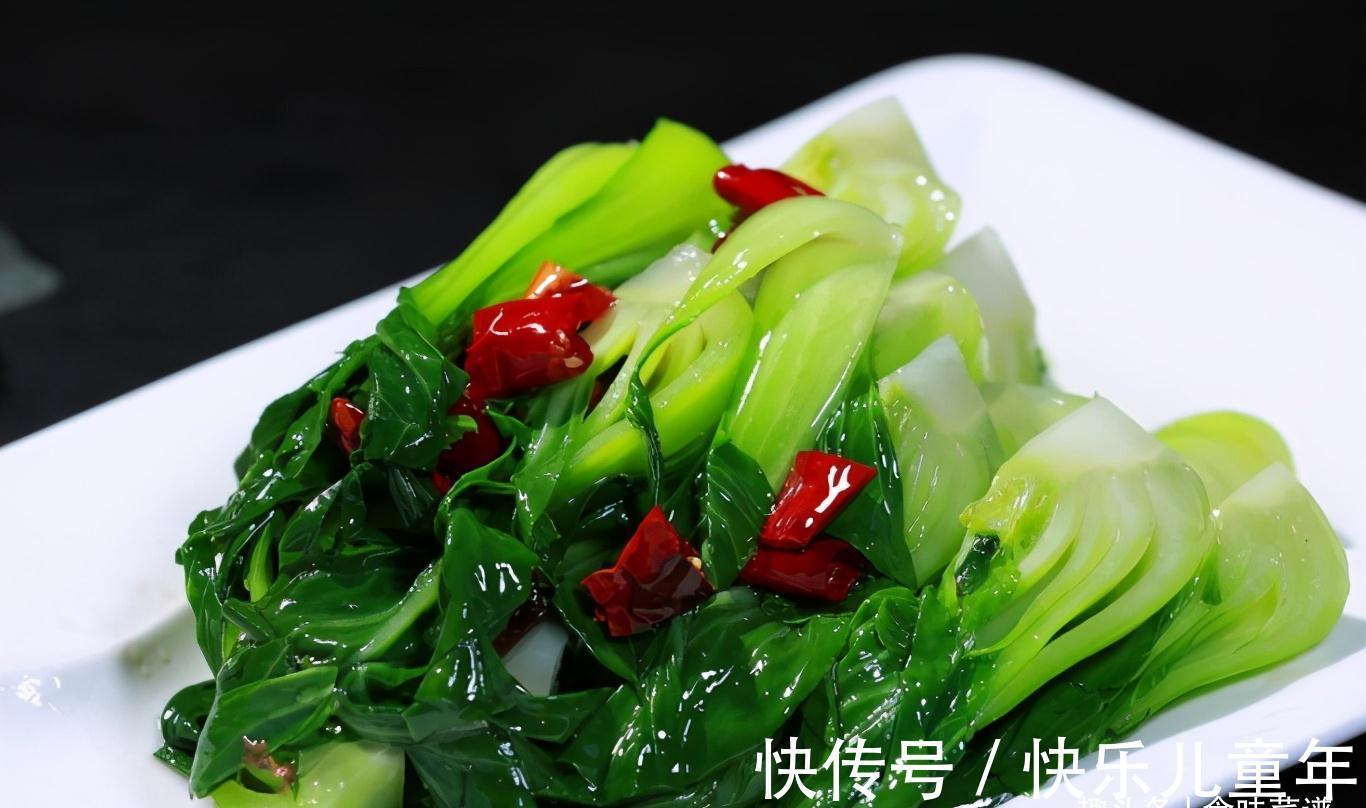 炒青菜时不要直接下锅,记住3个小技巧,烧出的青菜翠绿不出水