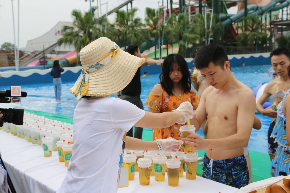 消暑|喝苦瓜奶茶、品泡椒味冰棍……这些夏季消暑新方式你想挑战一下吗？
