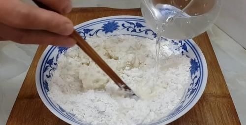 面粉又出神奇做法，不发面不烫面，外焦里软又空心，吃过念念不忘