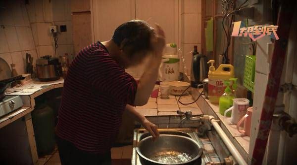 蔡艳|奇闻！八旬老人离不开水！每隔七八分钟就得洗脸洗头