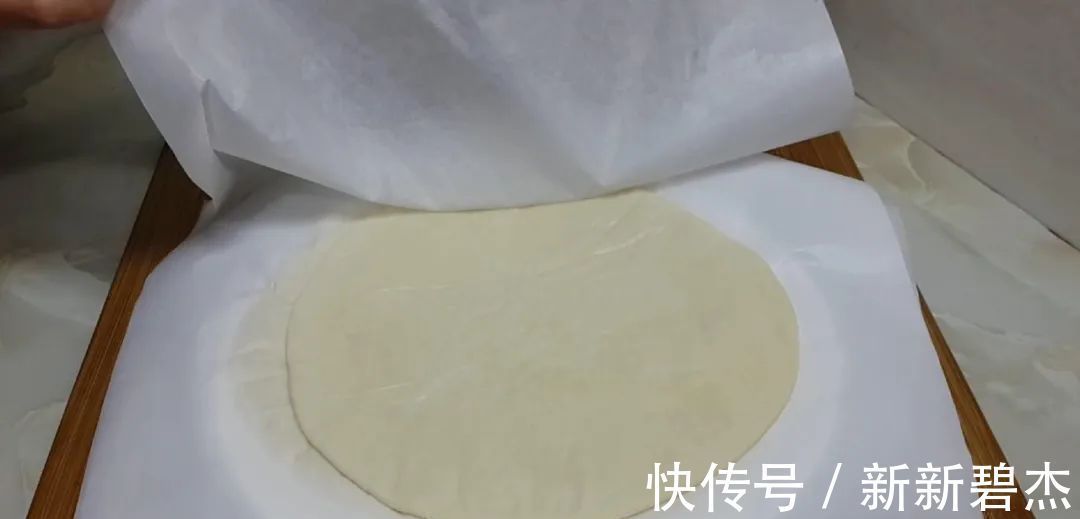 我家烙饼从来不早起,冰箱里一放,比手抓饼好吃,一次四个不够吃