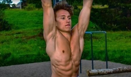 体重|14岁小伙健身3年,体重增重了76斤,看他14岁至17岁的身材变化