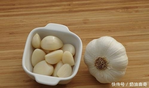 体内|大蒜和此物一起泡,晚上睡觉喝上一杯,不打呼噜,排出体内毒素