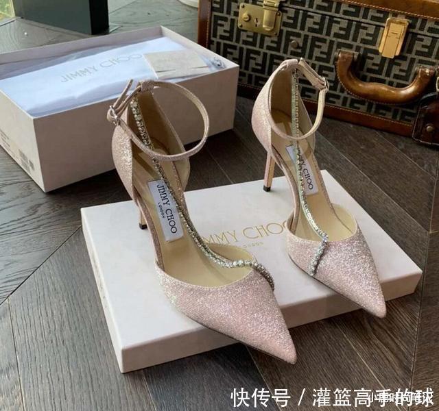 高跟鞋 十分醒目优雅的设计风格,水晶系列,性感与优雅并存的一款鞋子