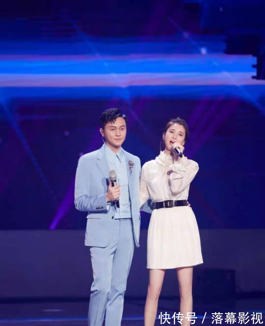 袁咏仪|张智霖在陈小春怀里笑得好开心应采儿p图回应