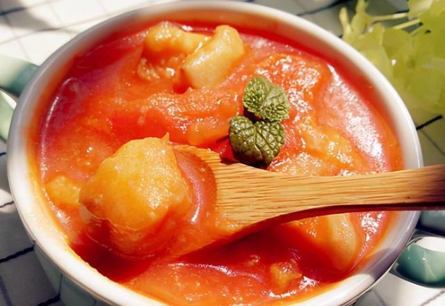 番茄|冷天煮鱼汤,加上2个西红柿,香浓爽口吃着鲜,我每次能喝2碗