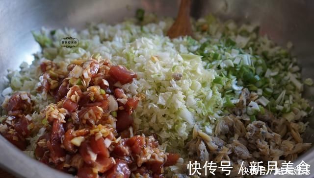 第一次用它来包饺子,超乎想象的好吃,皮薄大馅,个顶个的鲜