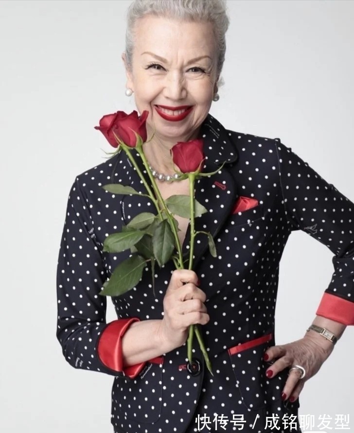 中年感|年过六十的网红“潮奶奶”,穿搭时尚又酷又美,时髦装扮令人羡慕