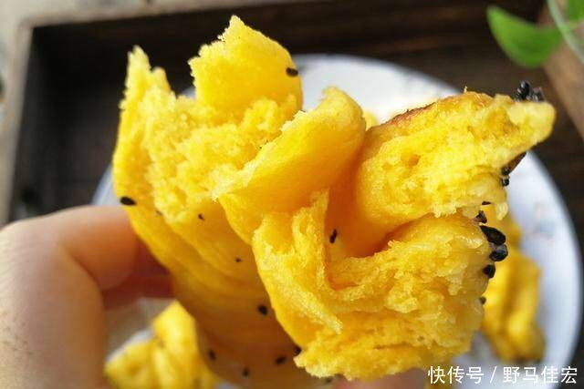 面粉不再用作面包,我来教你怎么做,不用加水就可以很容易地把面团揉成团,