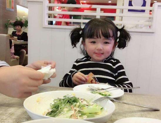 医生|吃一口等同于吃5个塑料袋,很多父母却还在给孩子吃,医生很无奈