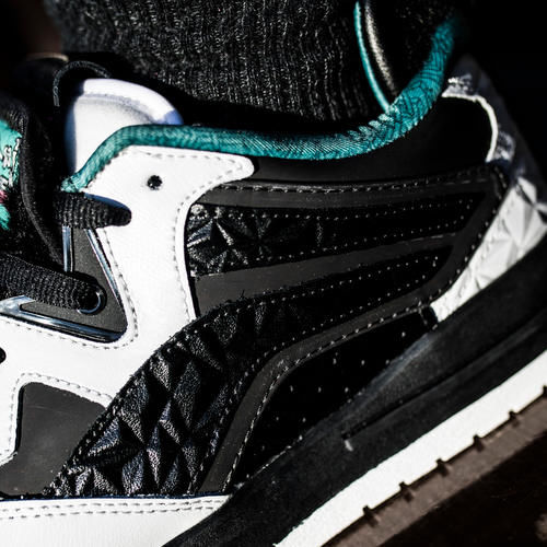 鞋面暗藏热成像黑科技，国潮联手带你领略“少不入川”的魅力