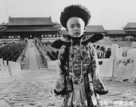 吃饭|溥仪和天皇一起吃饭,一个不经意的动作,显示其修养!